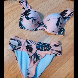 Fashion nova High waisted bikini 
Size small